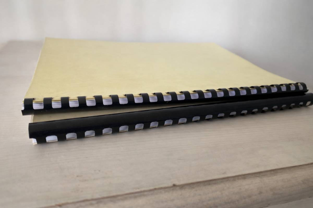 Relire à spirale plastique